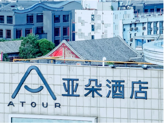 配资股票一览表最新消息 亚朵住客遇电梯“惊魂”！ 枕头卖爆却服务缺位？